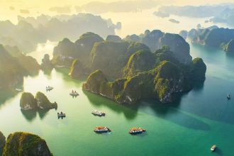 How to discover Bai Tu Long Bay to the fullest